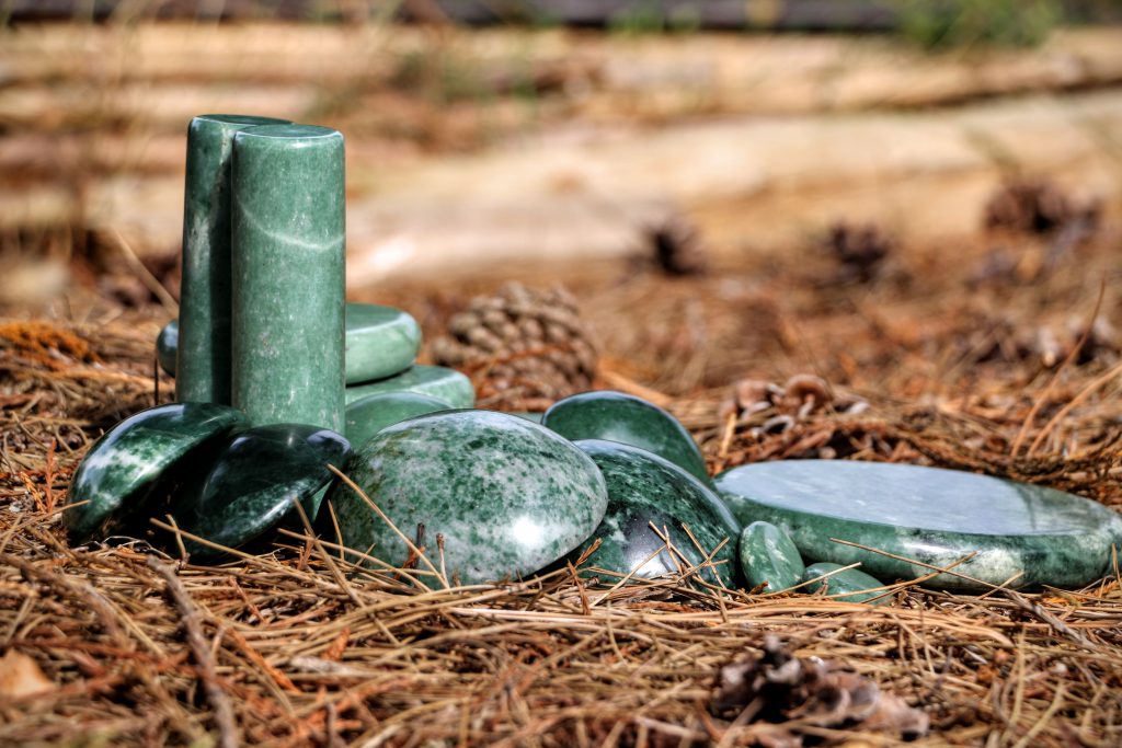 Groene achtergrond Kleuterschool walgelijk Massage met stenen - Energetische massage